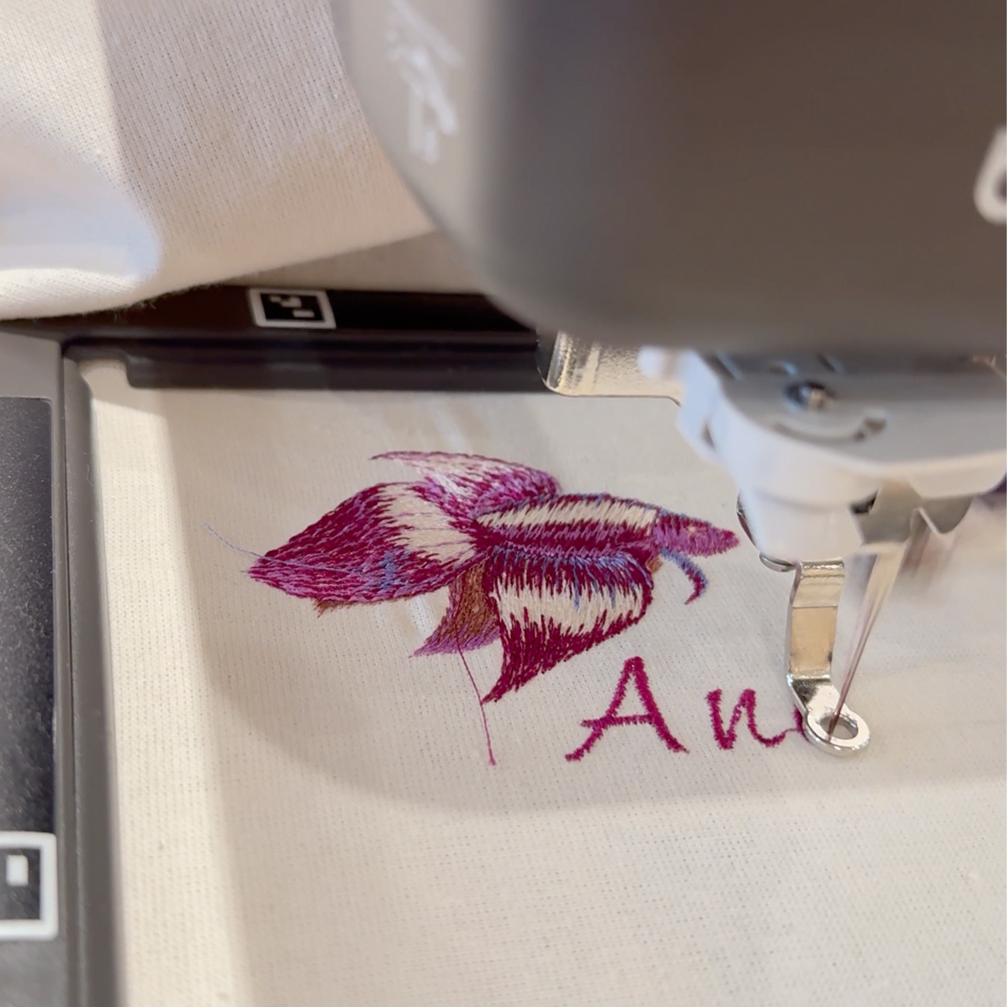 Brother satin-finish broderitråd – 620 Magenta