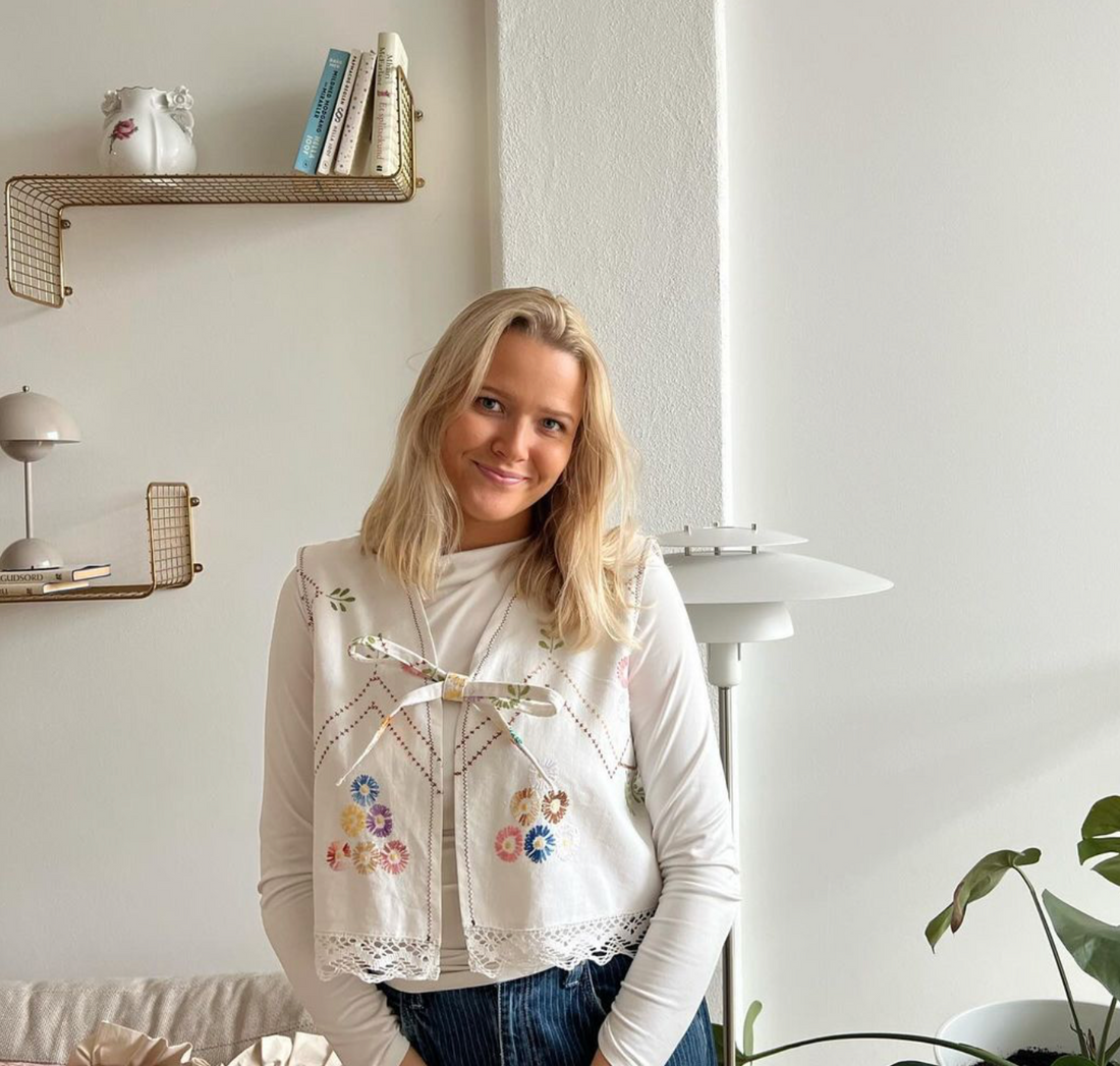 Nete Holck giver nyt liv til gammelt tøj med en kærlig og opfindsom hånd