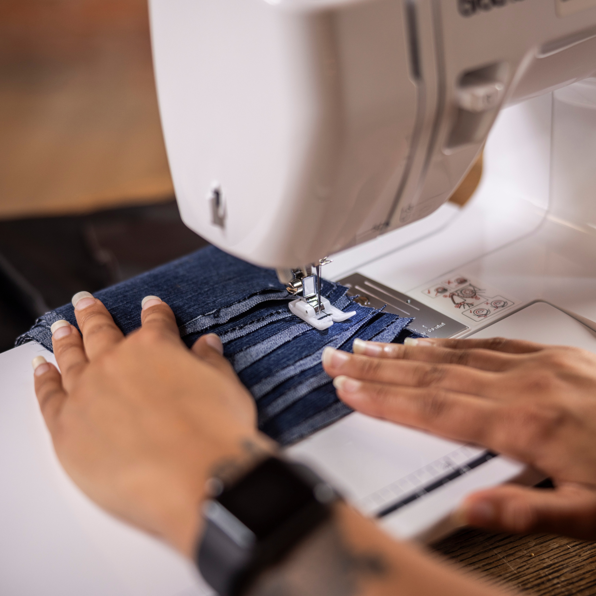 Sy i flere lag denim