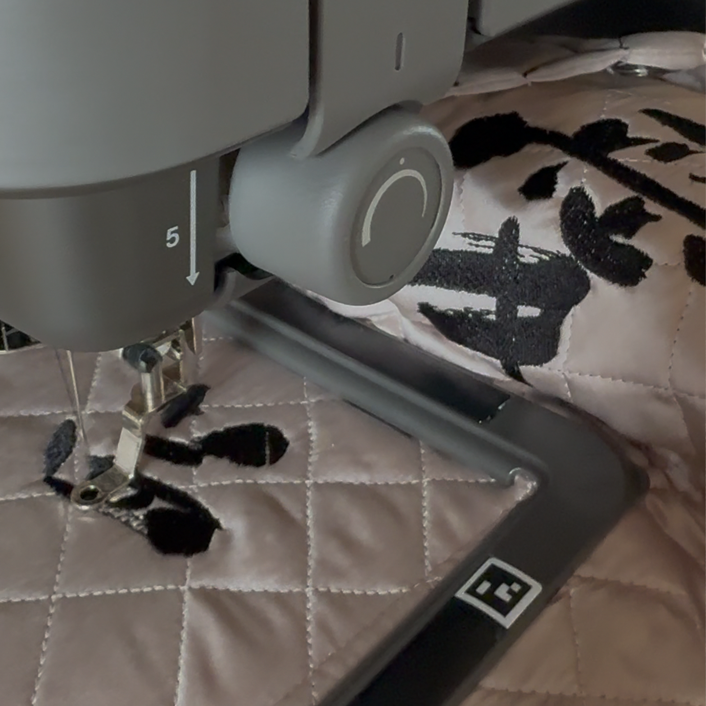 Brother satin-finish broderitråd – 900 sort